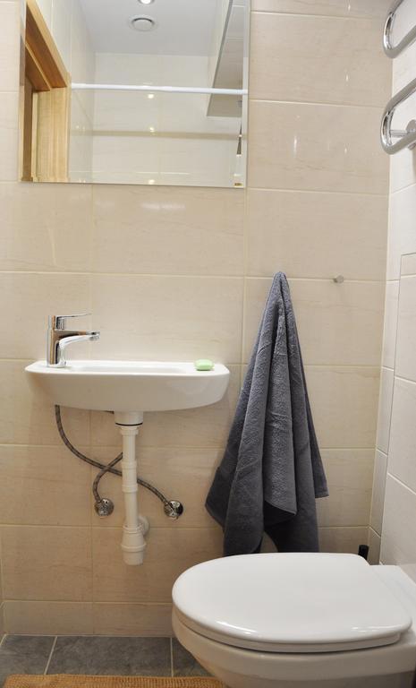 Bomb Shelter Apartment Аеропорт Вільнюс Номер фото